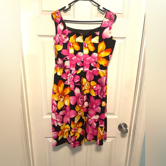 Scarlett Dresses & Skirts - Scarlett Floral Sleeveless Dress - Pink and Yellow size 11/12